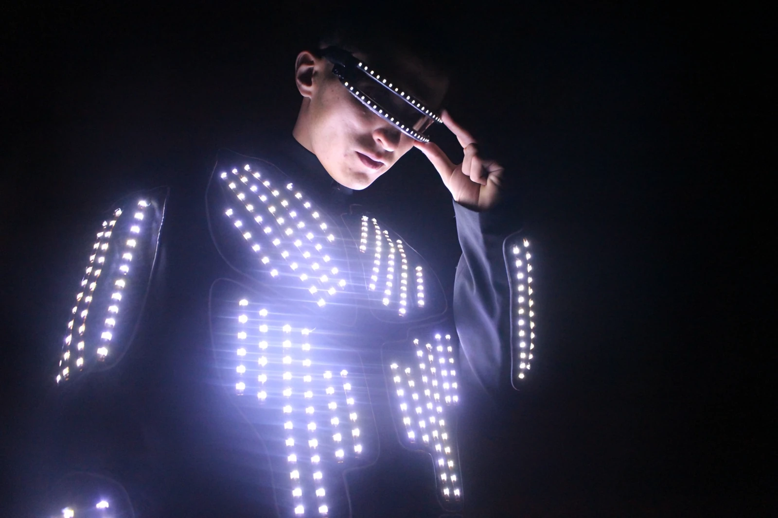 Danseur LED avec lunettes lumineuses