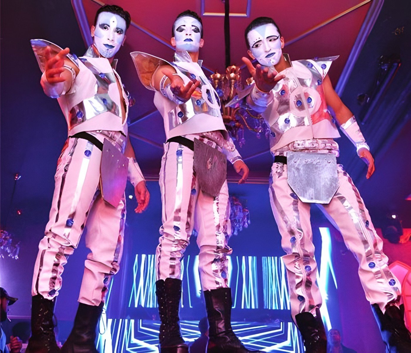 Spectacle étincelle - trio de performeurs