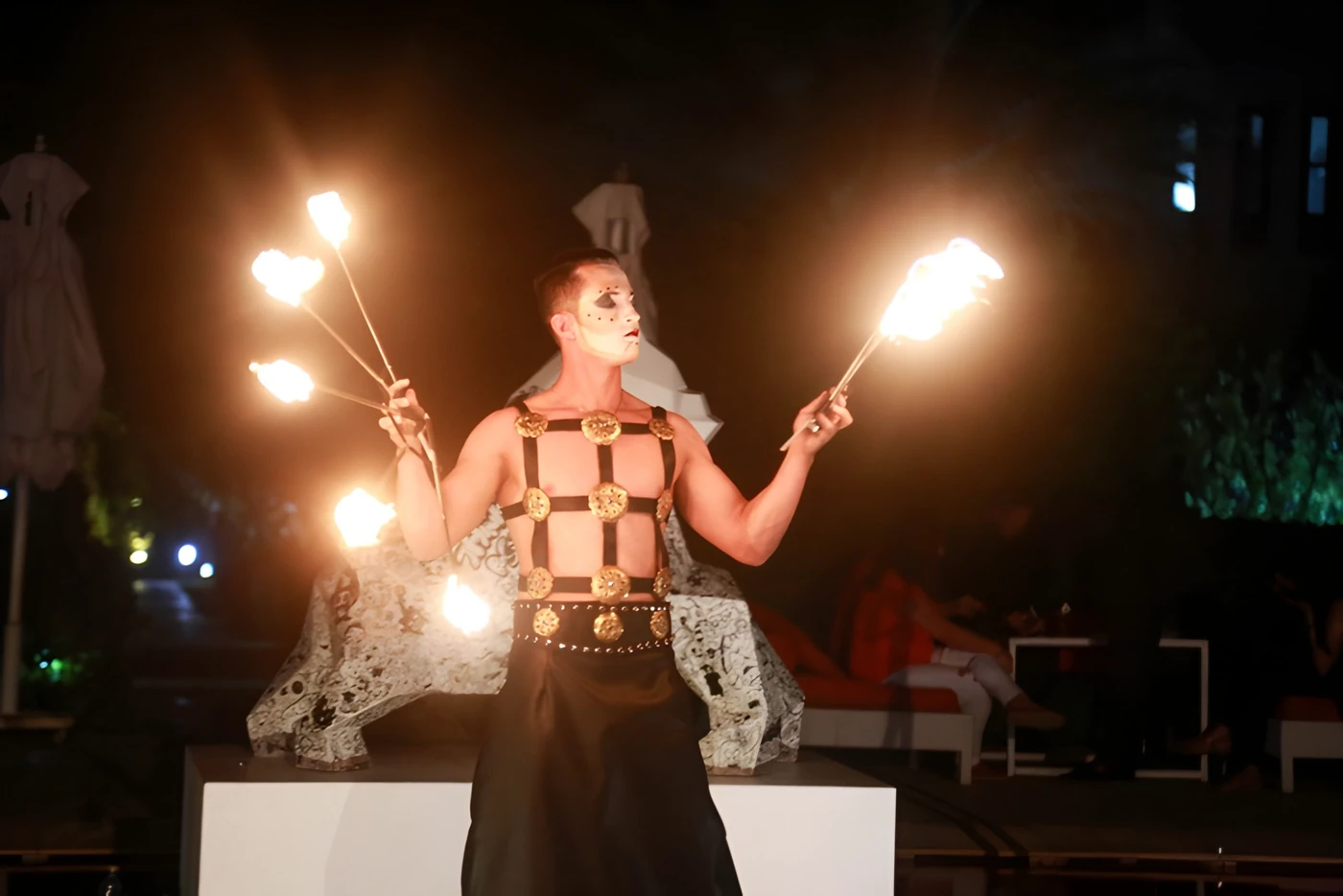 Gladiateurs - jongleur aux torches de feu