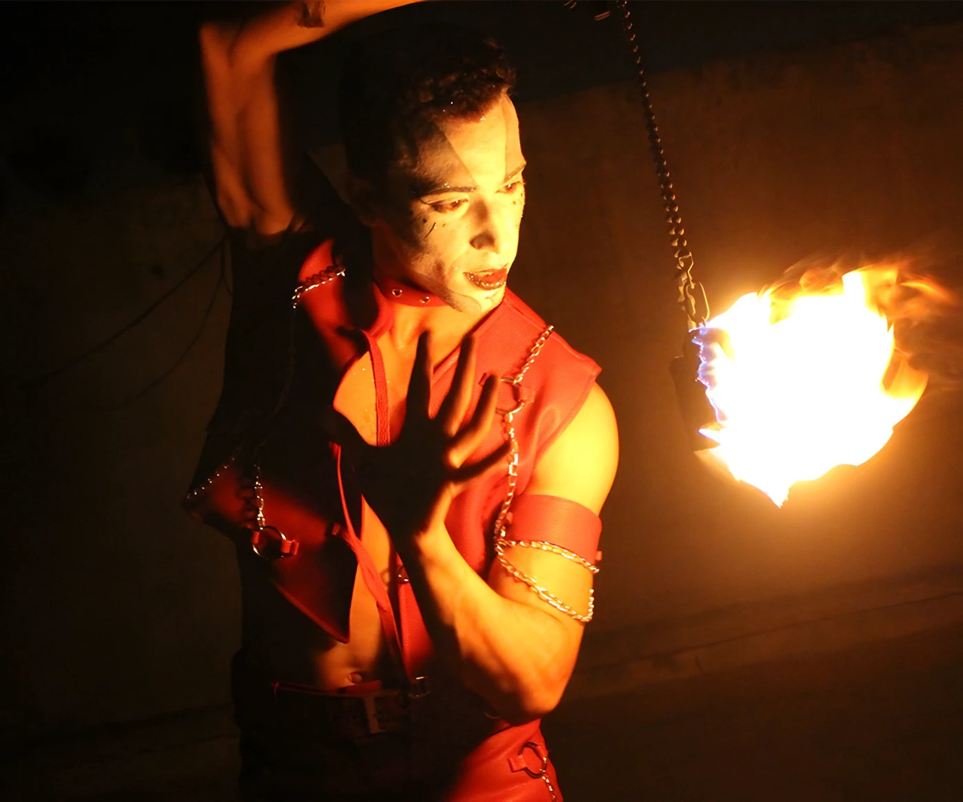 Rock - artiste à l'encensoir de feu